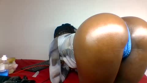 Snapshot of scentedfriction chatting on 11.24.25 scentedfriction online show from 11.24.25