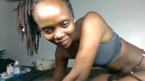 Snapshot of scentedfriction chatting on 11.27.25 scentedfriction online show from 11.27.25