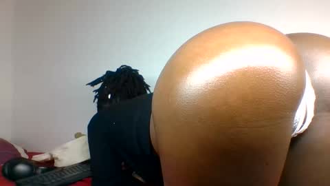 Snapshot of scentedfriction chatting on 12.03.25 scentedfriction online show from 12.03.25