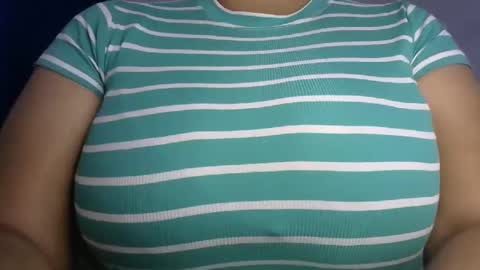 Snapshot of schoco_milf chatting on 02.17.25 mai latina online show from 02.17.25