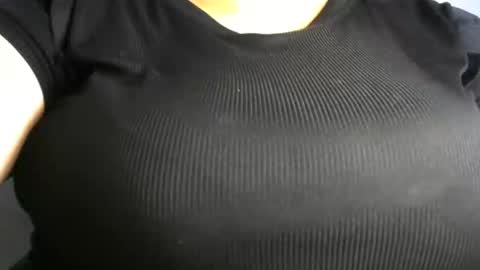 Snapshot of schoco_milf chatting on 09.22.25 mai latina online show from 09.22.25