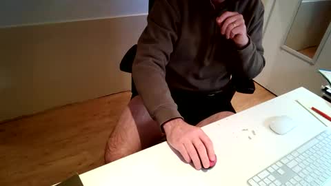 Snapshot of scotsmanx chatting on 12.05.25 scotsmanx online show from 12.05.25