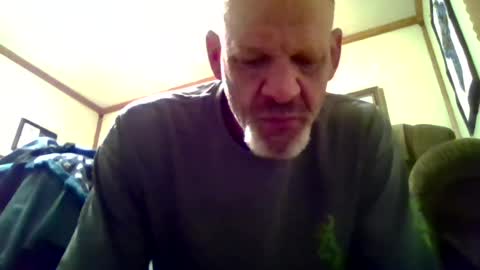 Snapshot of scotthuffsalot chatting on 06.19.26 scotthuffsalot online show from 06.19.26