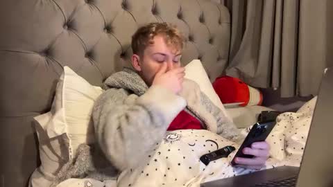 Snapshot of scottish_twink01 chatting on 12.18.24 danny online show from 12.18.24