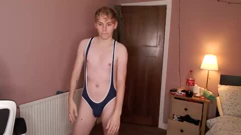 Snapshot of scottish_twink01 chatting on 09.13.25 danny online show from 09.13.25
