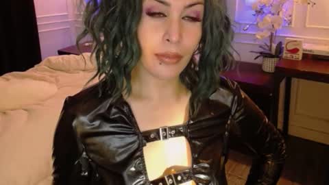 Snapshot of screendoll chatting on 03.02.25 screendoll online show from 03.02.25