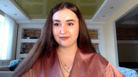 Elizabeth  online show from 01.06.25