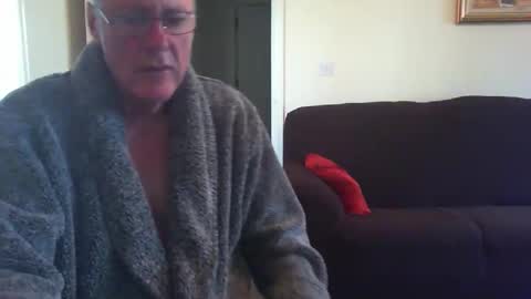 Snapshot of seakrait chatting on 12.25.24 seakrait online show from 12.25.24