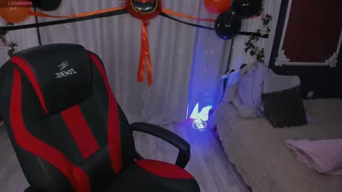 Snapshot of seavia chatting on 10.29.25 Sea online show from 10.29.25