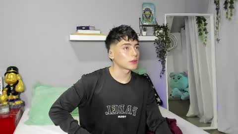 Snapshot of sebas_rosse chatting on 06.20.26 sebastian online show from 06.20.26