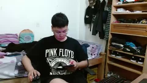 Snapshot of sebasslops chatting on 02.05.25 Sebas online show from 02.05.25