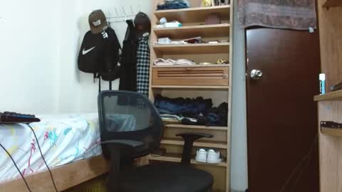 Snapshot of sebasslops chatting on 02.18.25 Sebas online show from 02.18.25