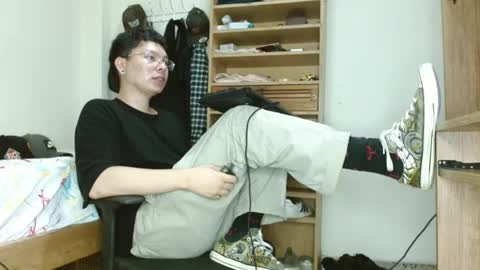 Snapshot of sebasslops chatting on 02.19.25 Sebas online show from 02.19.25