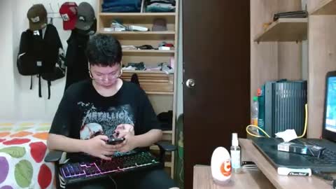 Snapshot of sebasslops chatting on 02.25.25 Sebas online show from 02.25.25