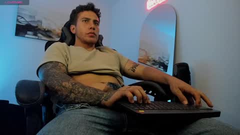 Snapshot of sebastianortizm chatting on 01.16.25 Lucian Sinclair online show from 01.16.25