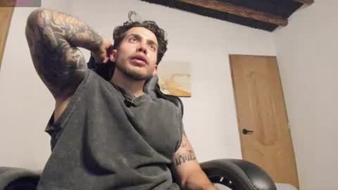 Snapshot of sebastianortizm chatting on 06.26.26 Lucian Sinclair online show from 06.26.26
