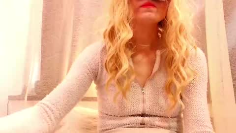 Snapshot of secretanni chatting on 02.09.25 Anni online show from 02.09.25