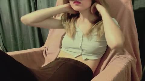 Snapshot of secretanni chatting on 10.14.25 Anni online show from 10.14.25