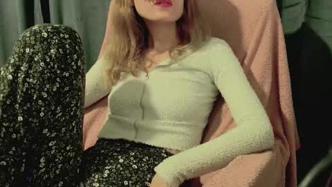 Snapshot of secretanni chatting on 10.14.25 Anni online show from 10.14.25