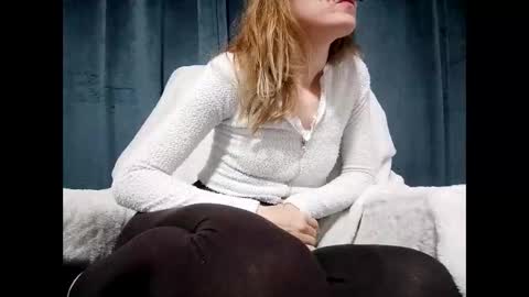 Snapshot of secretanni chatting on 10.19.25 Anni online show from 10.19.25