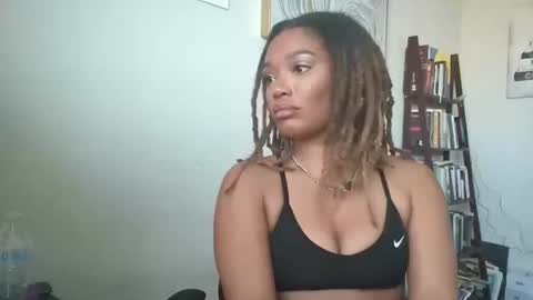 Snapshot of secretdesirecontent chatting on 02.28.25 Priceless Domme online show from 02.28.25