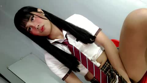 Snapshot of seduce_and_surrender chatting on 11.16.25 YU RI online show from 11.16.25