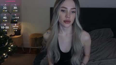 Snapshot of seduced_by_sara chatting on 12.08.24 Sara online show from 12.08.24