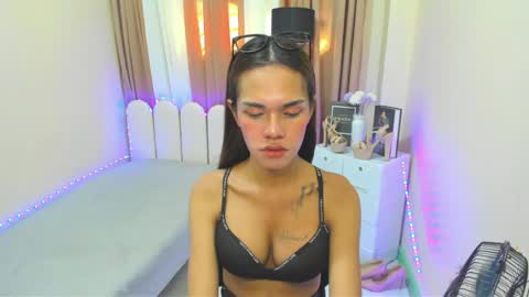Snapshot of seductive_aliyah chatting on 05.27.26 aliyah online show from 05.27.26