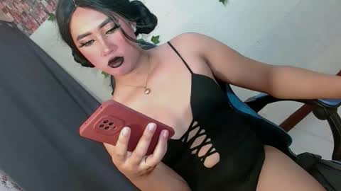 Snapshot of seductive_scarllete chatting on 11.30.25 SCARLETTE online show from 11.30.25