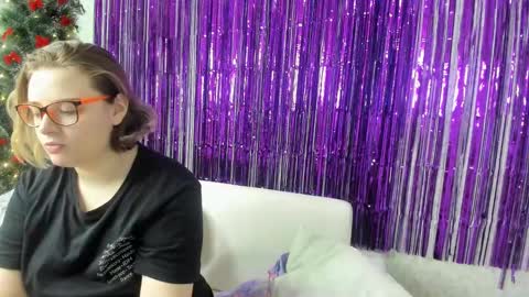 Snapshot of seductive_she_wolf chatting on 01.11.25 seductive_she_wolf online show from 01.11.25