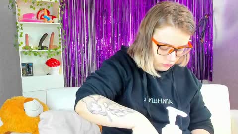 Snapshot of seductive_she_wolf chatting on 02.24.25 seductive_she_wolf online show from 02.24.25