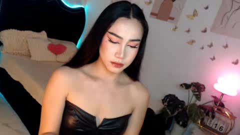 Snapshot of seductive_vana chatting on 06.15.26 Vanessa online show from 06.15.26