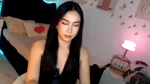 Snapshot of seductive_vana chatting on 06.17.26 Vanessa online show from 06.17.26
