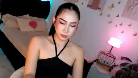 Snapshot of seductive_vana chatting on 06.18.26 Vanessa online show from 06.18.26
