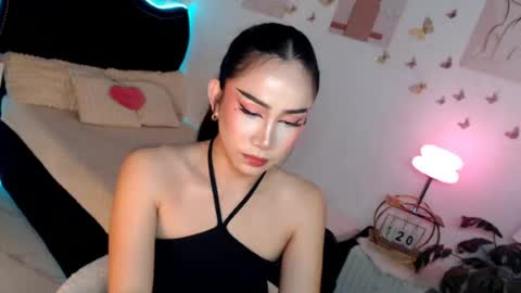 Snapshot of seductive_vana chatting on 06.19.26 Vanessa online show from 06.19.26