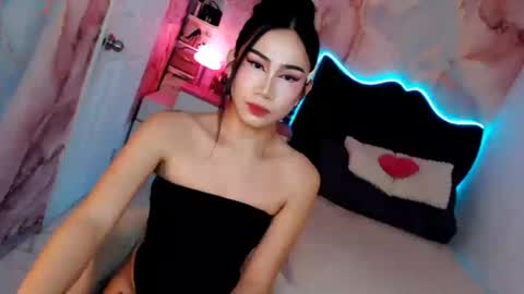 Snapshot of seductive_vana chatting on 07.17.26 Vanessa online show from 07.17.26
