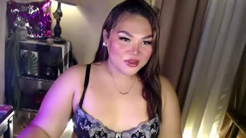 Snapshot of seductivecurvesxxx chatting on 06.25.26 Its me Jazzi online show from 06.25.26