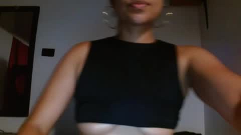 Snapshot of seductress_malia chatting on 07.10.26 seductress_malia online show from 07.10.26
