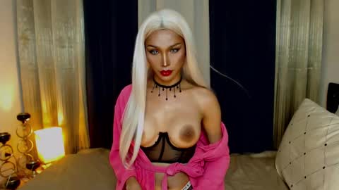 Snapshot of seductresskatarina chatting on 12.23.24 KATARINA LUST online show from 12.23.24