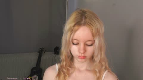 Snapshot of seebunny chatting on 06.25.26 See Its honey bunny im Lana online show from 06.25.26