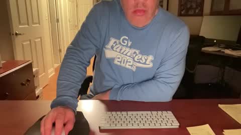 Snapshot of seekingmistress2 chatting on 04.05.26 Sub4Mistress online show from 04.05.26