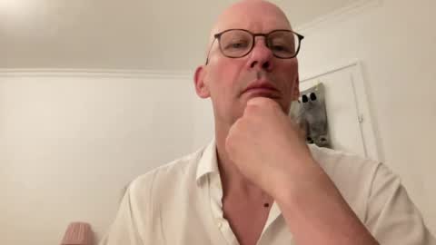 Snapshot of seethebigpicture chatting on 06.19.26 seethebigpicture online show from 06.19.26