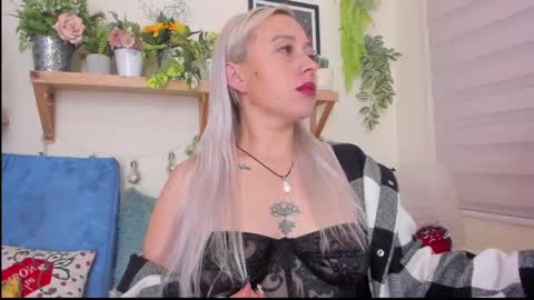 Yeyis  online show from 12.31.24