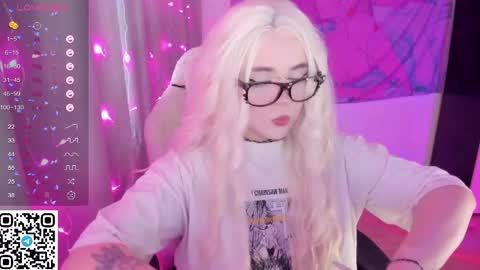 Snapshot of selena___cute chatting on 04.25.26 Selena online show from 04.25.26
