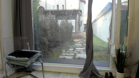 Snapshot of selena_reeves chatting on 02.10.25 Selena online show from 02.10.25