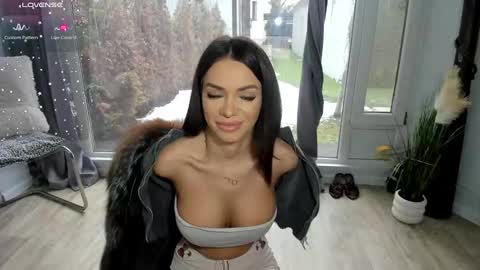 Snapshot of selena_reeves chatting on 02.28.25 Selena online show from 02.28.25