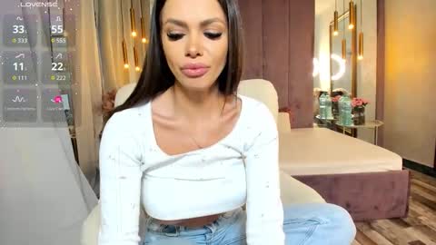 Snapshot of selena_reeves chatting on 12.14.25 Selena online show from 12.14.25