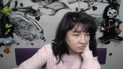 Snapshot of selenafly chatting on 10.22.25 SelenaFly online show from 10.22.25