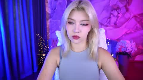 selenairis online show from 09.19.25