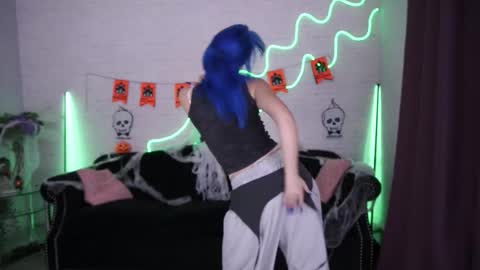 selenairis online show from 10.28.25